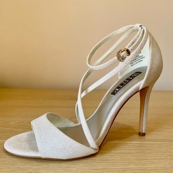 WHITE WEDDING HEELS WHITE by VERA WANG Sz 9 IN BOX Preloved